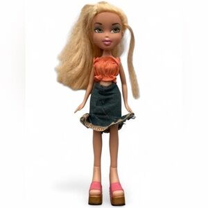 Bratz “Strut It!” Cloe Doll | 2002 MGA Blonde Orange Top Denim Skirt Pink Heels